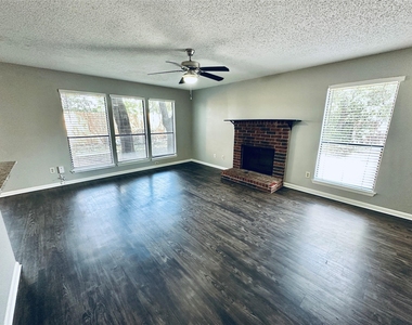 2612 Gwendolyn Ln - Photo Thumbnail 11
