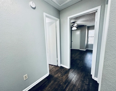 2612 Gwendolyn Ln - Photo Thumbnail 17