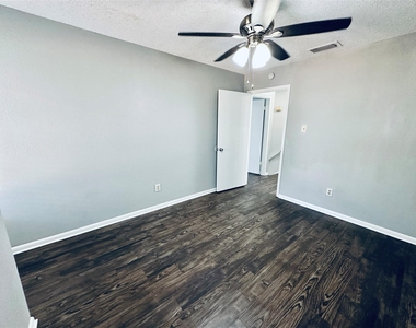 2612 Gwendolyn Ln - Photo Thumbnail 28