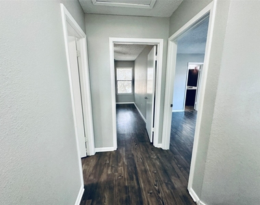 2612 Gwendolyn Ln - Photo Thumbnail 22