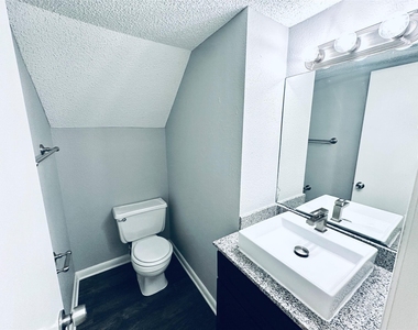 2612 Gwendolyn Ln - Photo Thumbnail 15