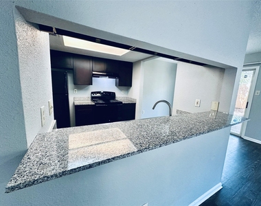 2612 Gwendolyn Ln - Photo Thumbnail 3