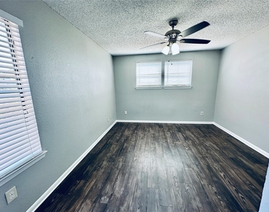 2612 Gwendolyn Ln - Photo Thumbnail 19