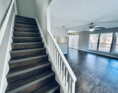 2612 Gwendolyn Ln - Photo Thumbnail 16
