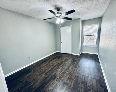 2612 Gwendolyn Ln - Photo Thumbnail 26