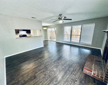 2612 Gwendolyn Ln - Photo Thumbnail 9