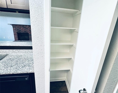 2612 Gwendolyn Ln - Photo Thumbnail 13