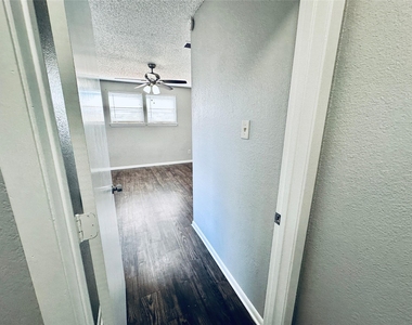 2612 Gwendolyn Ln - Photo Thumbnail 18