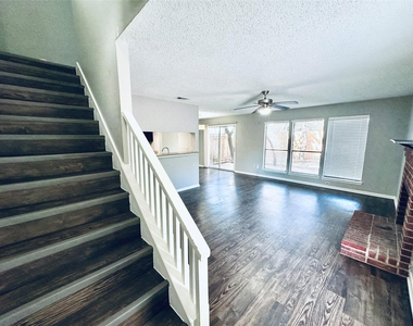 2612 Gwendolyn Ln - Photo Thumbnail 8