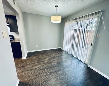 2612 Gwendolyn Ln - Photo Thumbnail 6