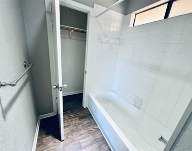 2612 Gwendolyn Ln - Photo Thumbnail 34