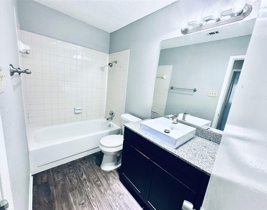 2612 Gwendolyn Ln - Photo Thumbnail 24