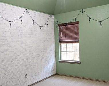 1628 Greenside Dr - Photo Thumbnail 18