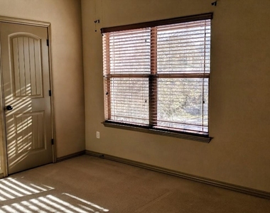 1628 Greenside Dr - Photo Thumbnail 21