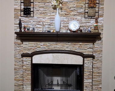 1628 Greenside Dr - Photo Thumbnail 4