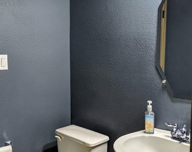 1628 Greenside Dr - Photo Thumbnail 6