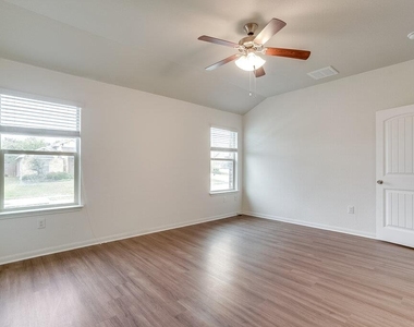 1900 Mexia Dr - Photo Thumbnail 12