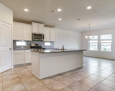 1900 Mexia Dr - Photo Thumbnail 6