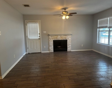 501 Texas Ave - Photo Thumbnail 4
