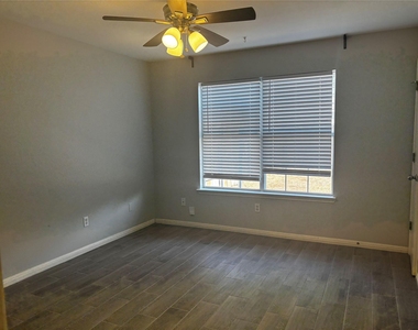 501 Texas Ave - Photo Thumbnail 15