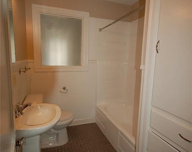 907 E 38th St - Photo Thumbnail 1