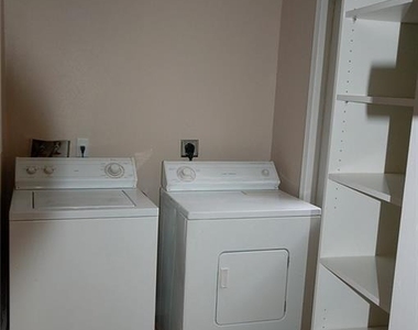 907 E 38th St - Photo Thumbnail 3