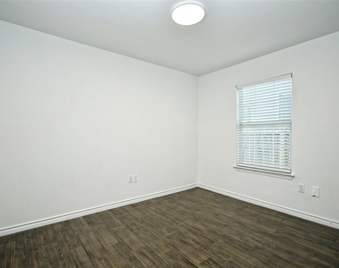 411 Delmar Ave - Photo Thumbnail 23