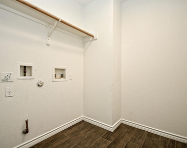 411 Delmar Ave - Photo Thumbnail 15