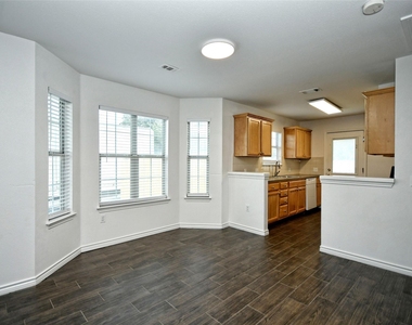 411 Delmar Ave - Photo Thumbnail 10