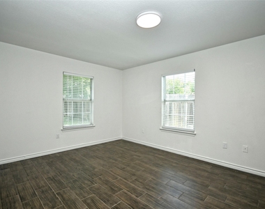 411 Delmar Ave - Photo Thumbnail 16