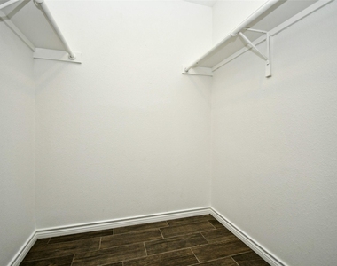 411 Delmar Ave - Photo Thumbnail 18