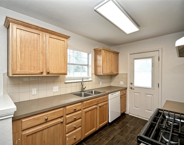 411 Delmar Ave - Photo Thumbnail 12