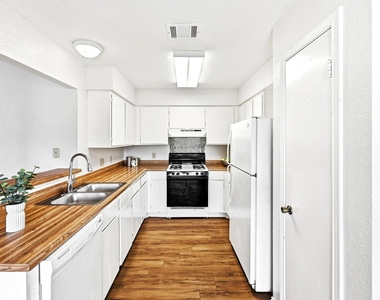 5901 Kevin Kelly Pl - Photo Thumbnail 13