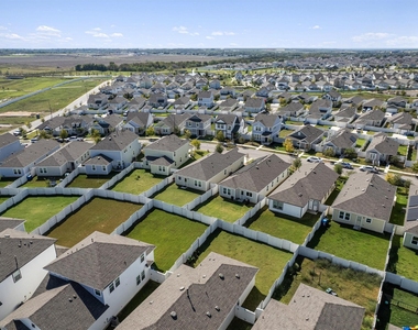 122 Bluestem Dr - Photo Thumbnail 17