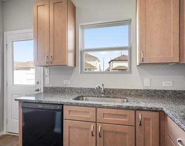 122 Bluestem Dr - Photo Thumbnail 10