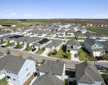122 Bluestem Dr - Photo Thumbnail 37