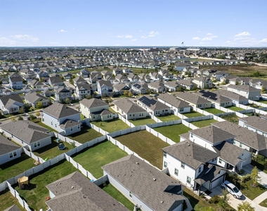 122 Bluestem Dr - Photo Thumbnail 3