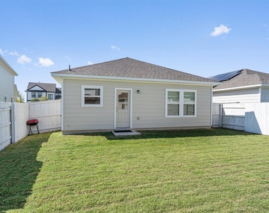 122 Bluestem Dr - Photo Thumbnail 1