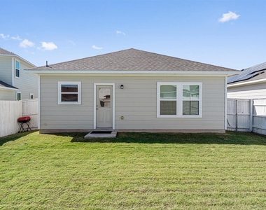 122 Bluestem Dr - Photo Thumbnail 2
