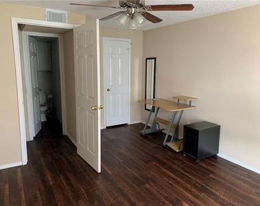 2401 Leon St - Photo Thumbnail 6
