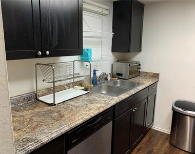 2401 Leon St - Photo Thumbnail 10