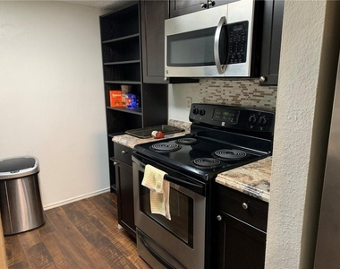 2401 Leon St - Photo Thumbnail 11