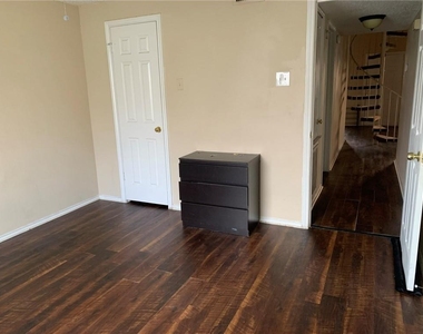 2401 Leon St - Photo Thumbnail 5
