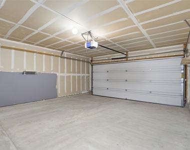 448 Nottingham Loop - Photo Thumbnail 15