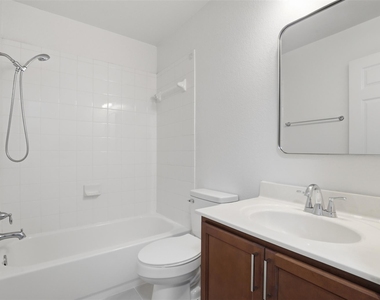 448 Nottingham Loop - Photo Thumbnail 10
