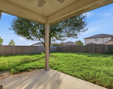 448 Nottingham Loop - Photo Thumbnail 13