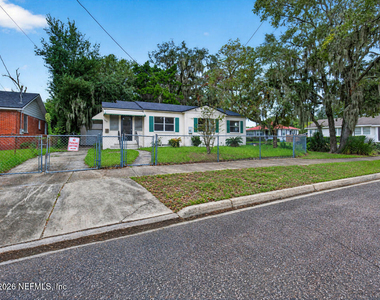 204 E 25th Street - Photo Thumbnail 1