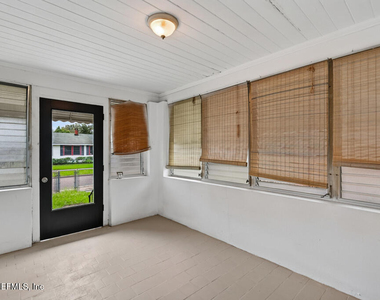 204 E 25th Street - Photo Thumbnail 4