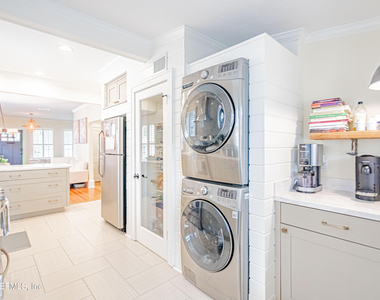 1534 Robinson Avenue - Photo Thumbnail 16