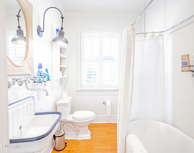 1534 Robinson Avenue - Photo Thumbnail 17